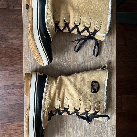 Women’s Sorel Winter Boots - Picture 3 of 4